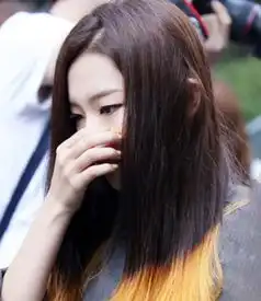 女生中长发挑染发型图片打造个性潮女风格