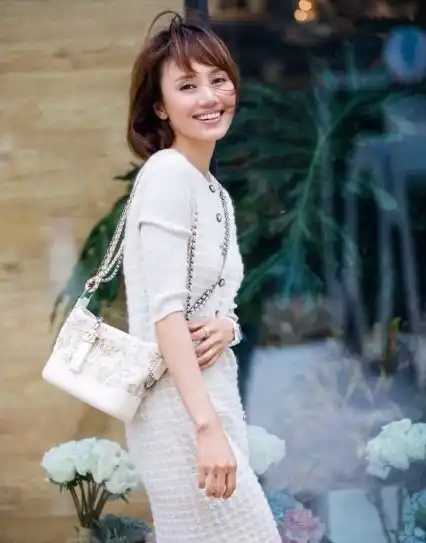 职场女人看看女强人的4个穿搭特点,你若都中,相当有气场