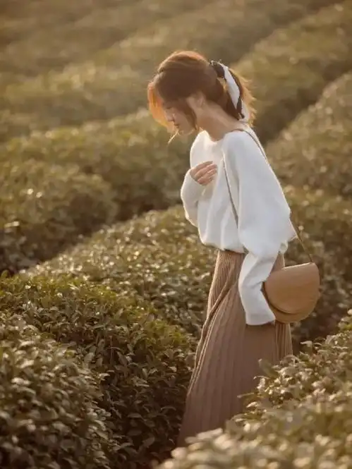 优雅且高级,这位时尚博主的极简文艺风,每一套我都想照着穿