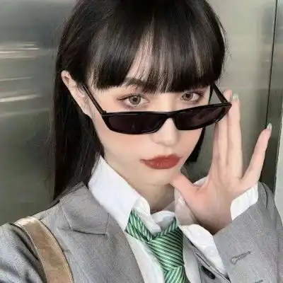 女性头像简单气质成熟q