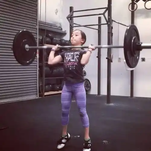 一个健身三年的男人,竟然干不过这个姑娘