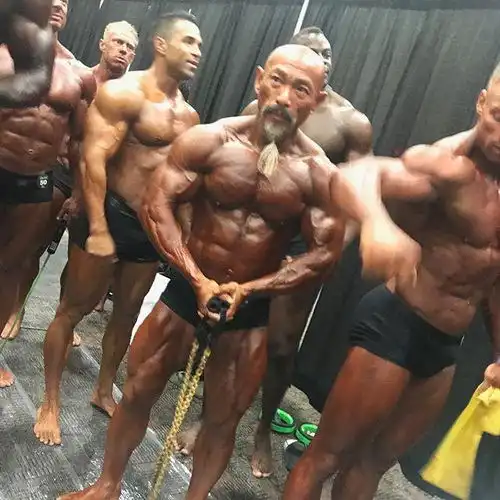 都说健身使人常青,当然也有例外,这些肌肉猛男你能猜到年龄吗