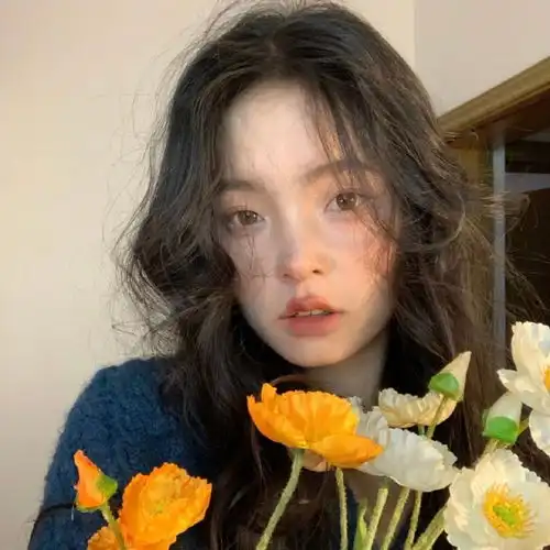 女生头像带花真人witch