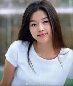 小时候的全智贤跟现在御姐范相差有点大,女神不是一天炼成的