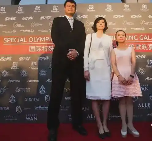 嫁给身高2米26重400斤的姚明是什么感觉妻子叶莉的回答让人感动