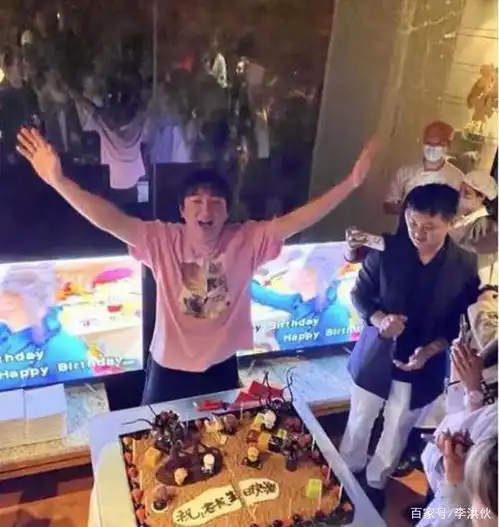 老王终于出手了王健林王思聪注资1亿开新公司,手把手带儿子玩