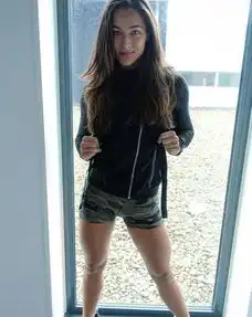 从女警到网红,她凭借的是颜值更是身材