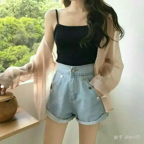 漏肩膀头像女生短裤