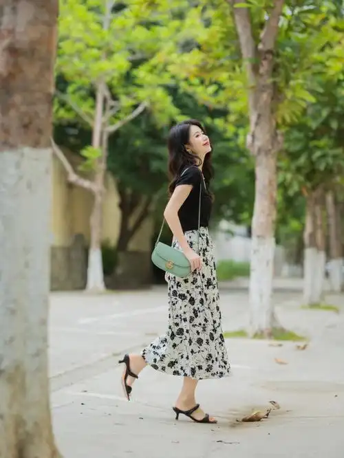 35岁左右的女人,穿通勤风格的衣服更好看,学会这7套搭配就够了