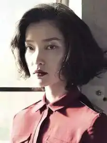 爱这个叫杜鹃的女孩儿美在骨不在皮