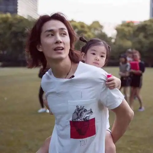 戚薇是快乐了,但她背后的男人差点抑郁