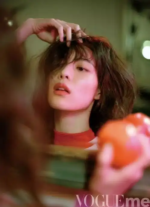 王源大秀腹肌,最新硬照让人眼前一亮同是港风style,欧阳娜娜却不敌宋祖儿