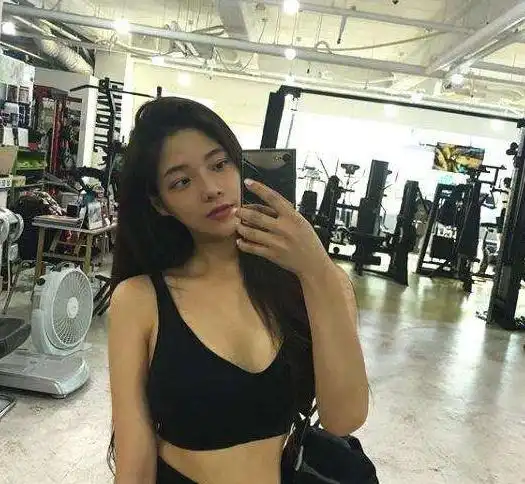 90斤网红美女拥有魔鬼身材,全是健身的成果,现在分享成功经验