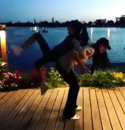 任达华12岁女儿这双腿无敌了,根本就是超模水准