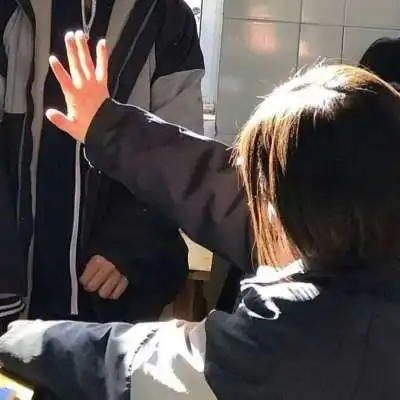 2021情人节一左一右情侣低调部位头像