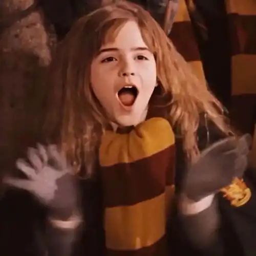 女生头像胶片风怪诞