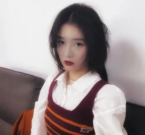 乔欣彻底放弃乖乖女路线,一袭黄色礼服华丽高级,成熟性感