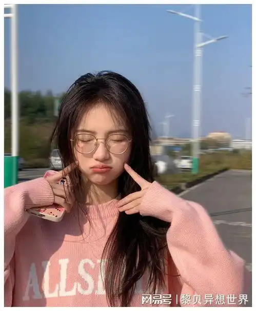 绝了浙理工最美眼镜校花走红,网友原来带眼镜女孩也能这么美