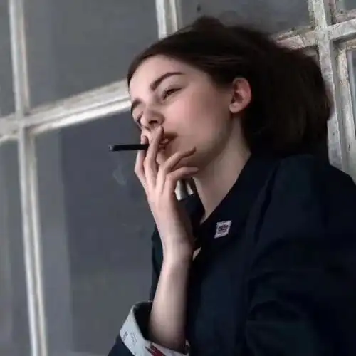 关于头像25张欧美女生头像无水印