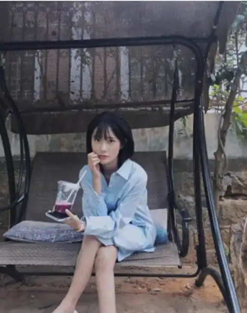陈意涵更像小女生了,穿男友风衬衫玩下衣失踪,配短发清纯甜美
