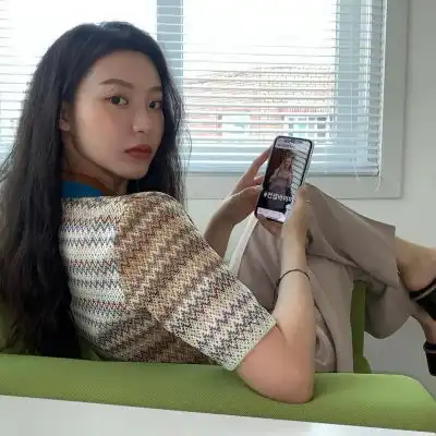秋季很有氛围感的女生微信头像把今天过好不让遗憾来打扰