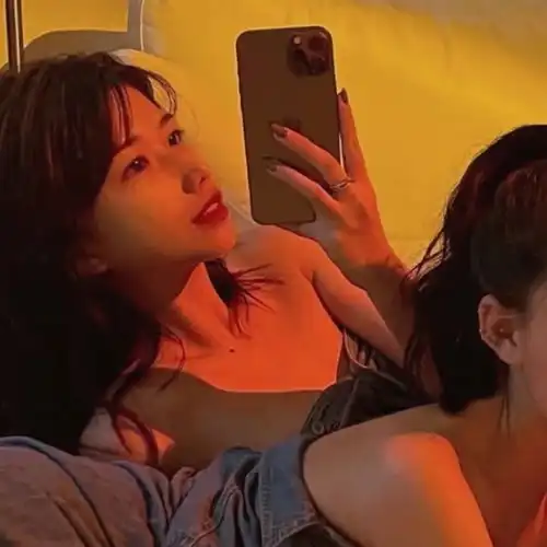 喜欢固定的位置同一款奶茶和不变的朋友闺蜜头像