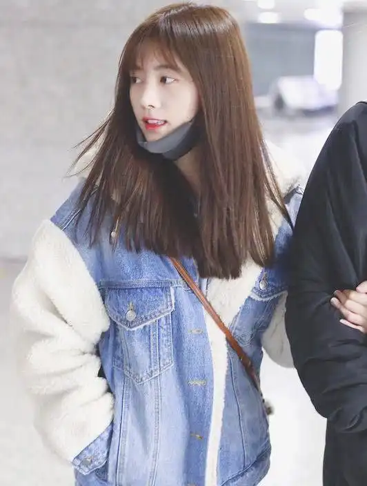 鞠婧祎现身成都机场卖萌可爱,无缘央视春晚,回家过年了