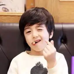 求这个小女孩的情侣头像