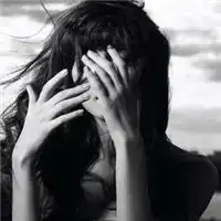 qq空间黑白色的女生头像