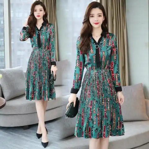 有一种美叫碎花春裙,3555岁女人穿,美得动人心弦