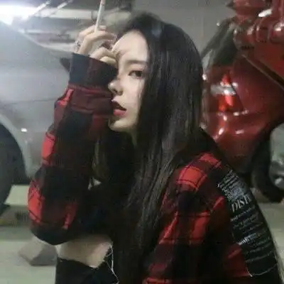 快手清晰头像女生抽烟