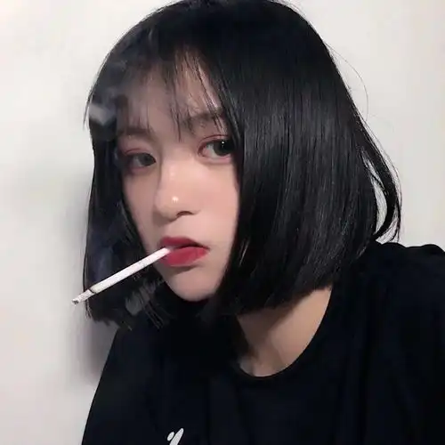 超拽女头像霸气抽烟女生头像