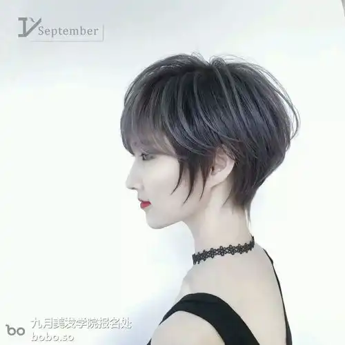 hi,你的发型师没放假,想做发型的女生赶紧预约吧