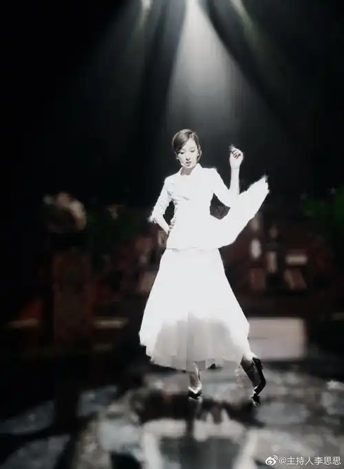 知名主持人李思思的图集