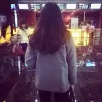 求一张女生头像蓝色系背影头像