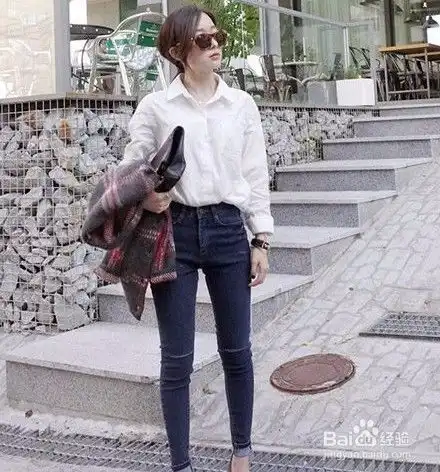 女生白衬衫和牛仔裤怎么搭配才好看
