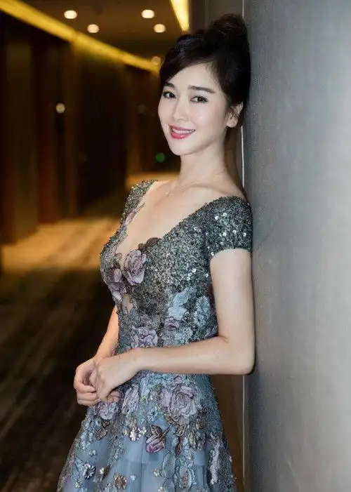 男人都说陈数长得美,女人却爱左小青