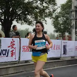 重庆女子半程马拉松10公里前重庆国际女子半程马拉松赛照片爱燃烧