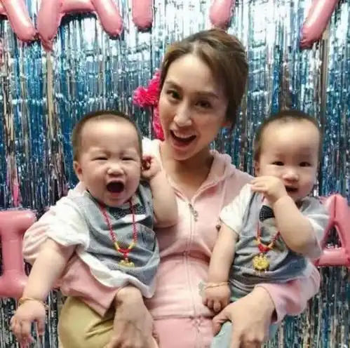 嫁入豪门最惨女星,母亲葬礼上丈夫提出离婚,儿子被小3抢走