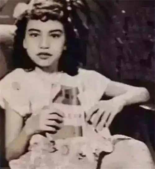 香港最丑女星演戏近70年买不起房,却在内地捐学校曰心善之人皆是菩萨