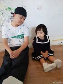 包贝尔给女儿剪发,小姑娘大眼睛也是一个小萌神