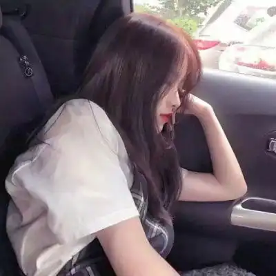 qq头像女生唯美睡趴情头