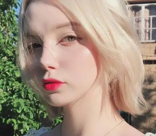 高冷冷漠的女生头像欧美