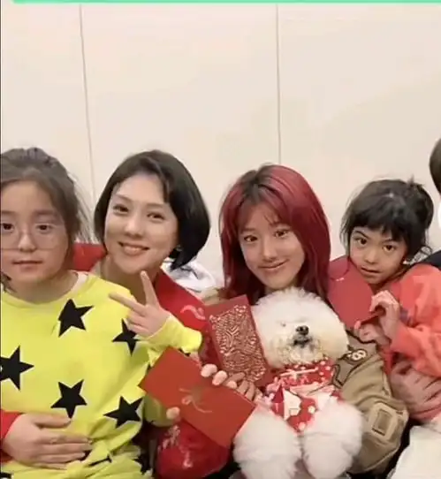 贾静雯二女儿咘咘近照变化大,波妞或成三姐妹中最好看的