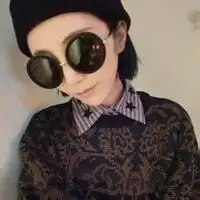 戴眼镜美女卡通头像李嫣