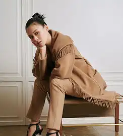 马思纯一身黑色look穿搭造型,气场全开,秒变清新霸气小仙女
