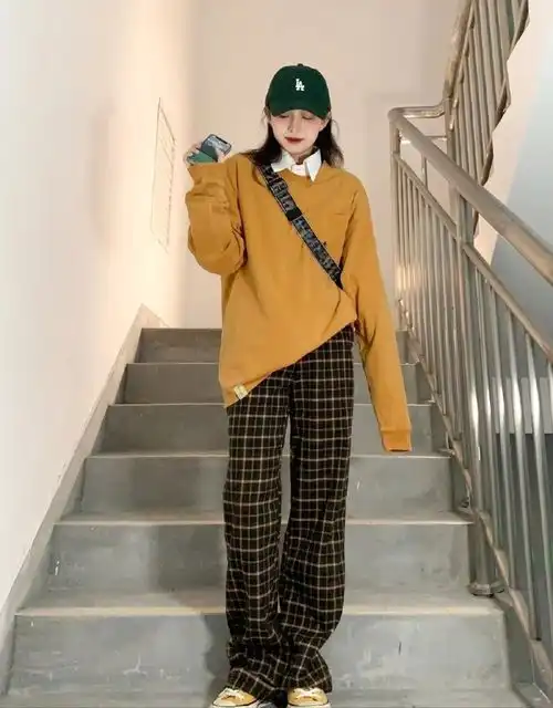 年轻女孩挺适合走纯欲穿搭路线,穿着打扮十分甜美,像小公主