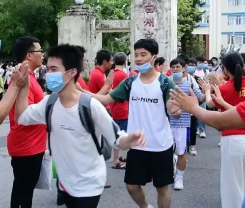 选择比分数更重要,女生高考不到500考入211大学,大多数人都做不到