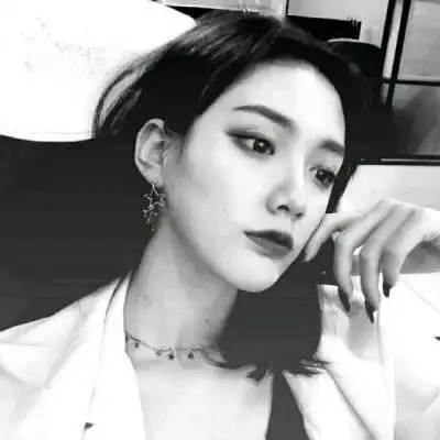 微信头像女高冷黑白夏恺
