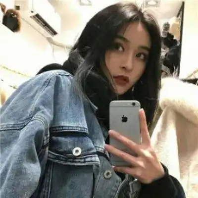 女头图片拿手机挡脸用手机挡着脸的qq女头